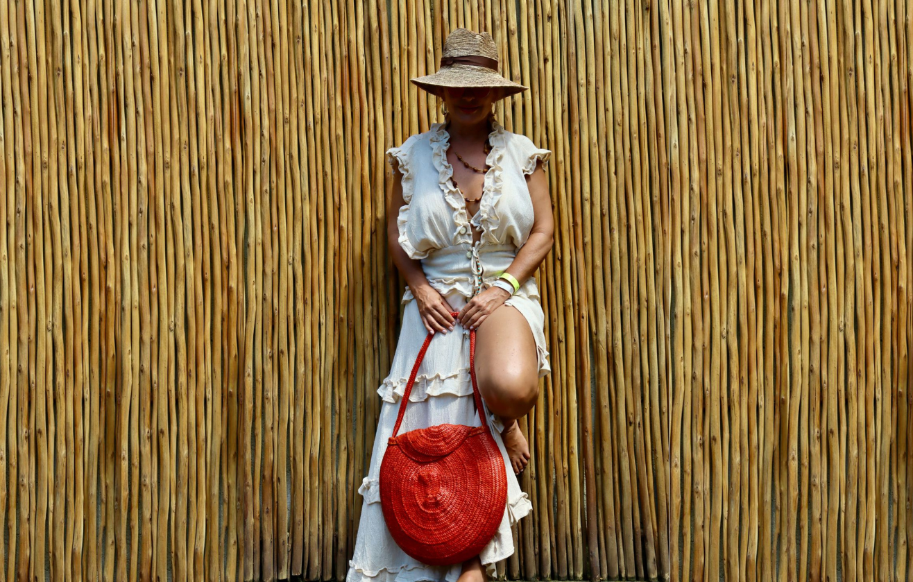 Mulheres trançando piaçava